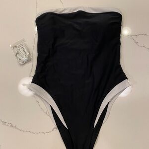 Abercrombie & Fitch Black and White One Piece Swimsuit Size M